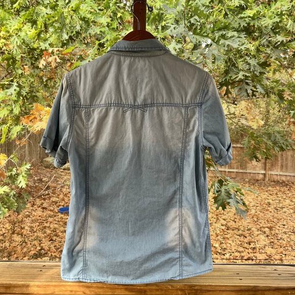The Rolling Paper Company Women's Denim Snap Front Shirt Size M - Picture 2 of 7